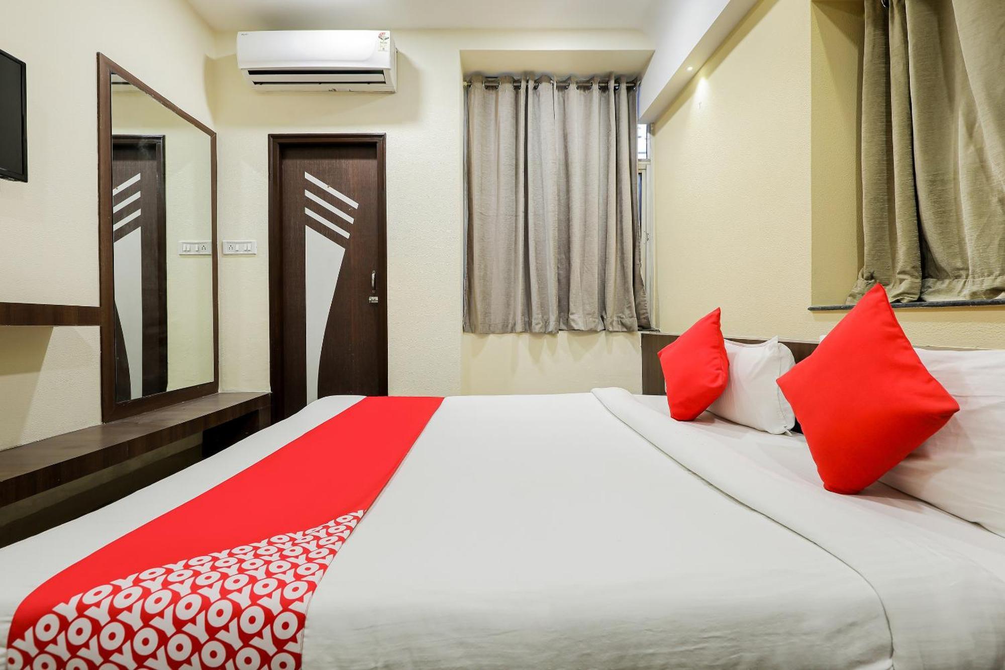 OYO 70099 Hotel Relax Indore Buitenkant foto