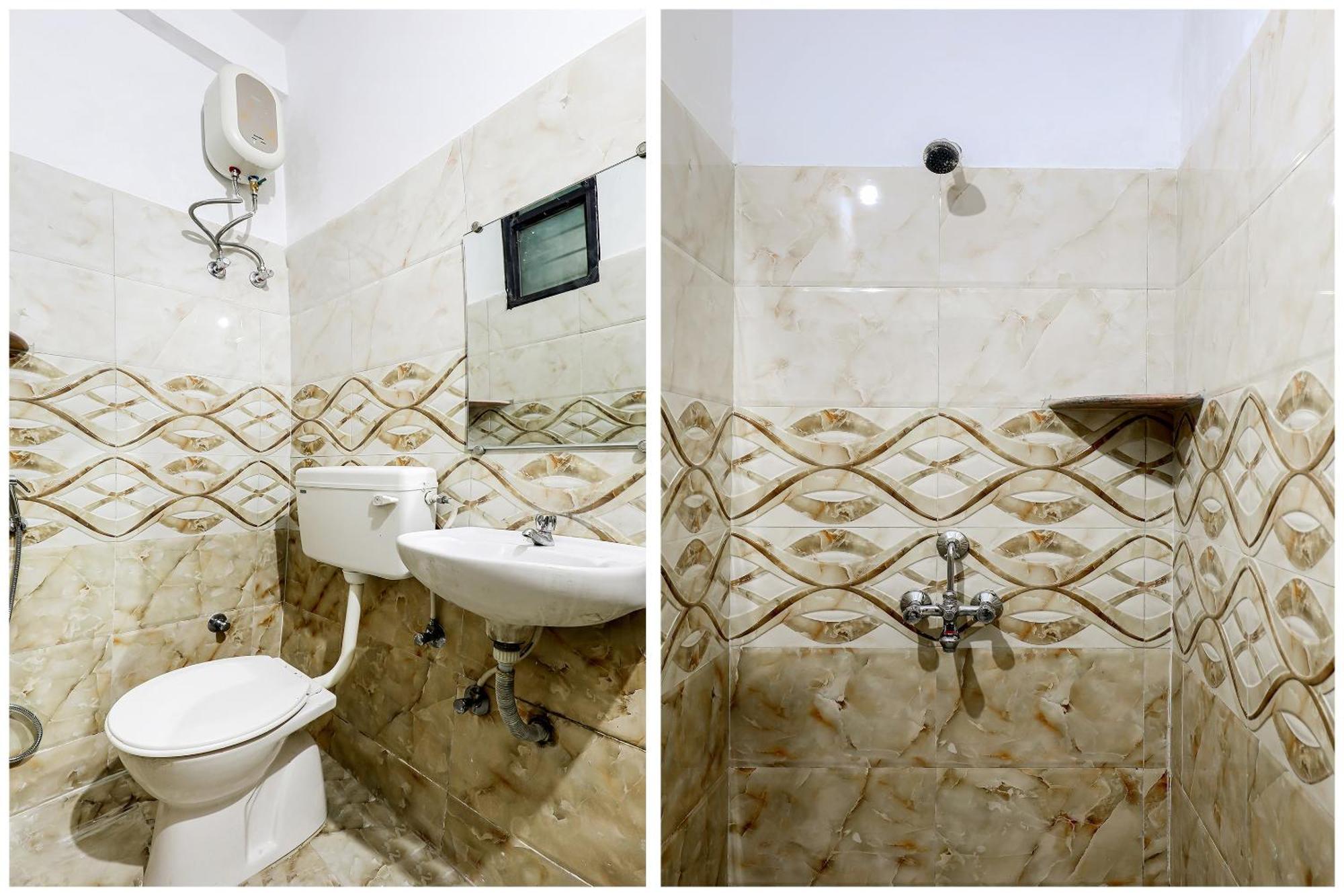 OYO 70099 Hotel Relax Indore Buitenkant foto